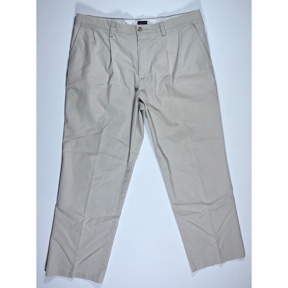 Dockers Men's Classic Fit Pleated Chino Pants Khaki Tan 38x30 Stretch Trousers